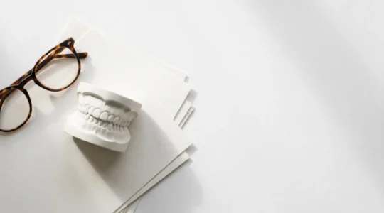 Accès aux soins de santé et remboursement pour lunettes et prothèses dentaires